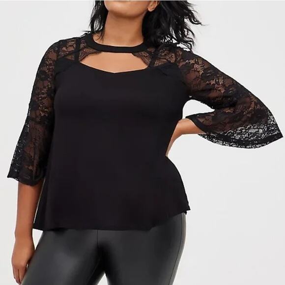 Torrid Black Choker Neck Lace Shoulder Keyhole Back Swing Top Shirt Size 2 2X - Picture 1 of 10